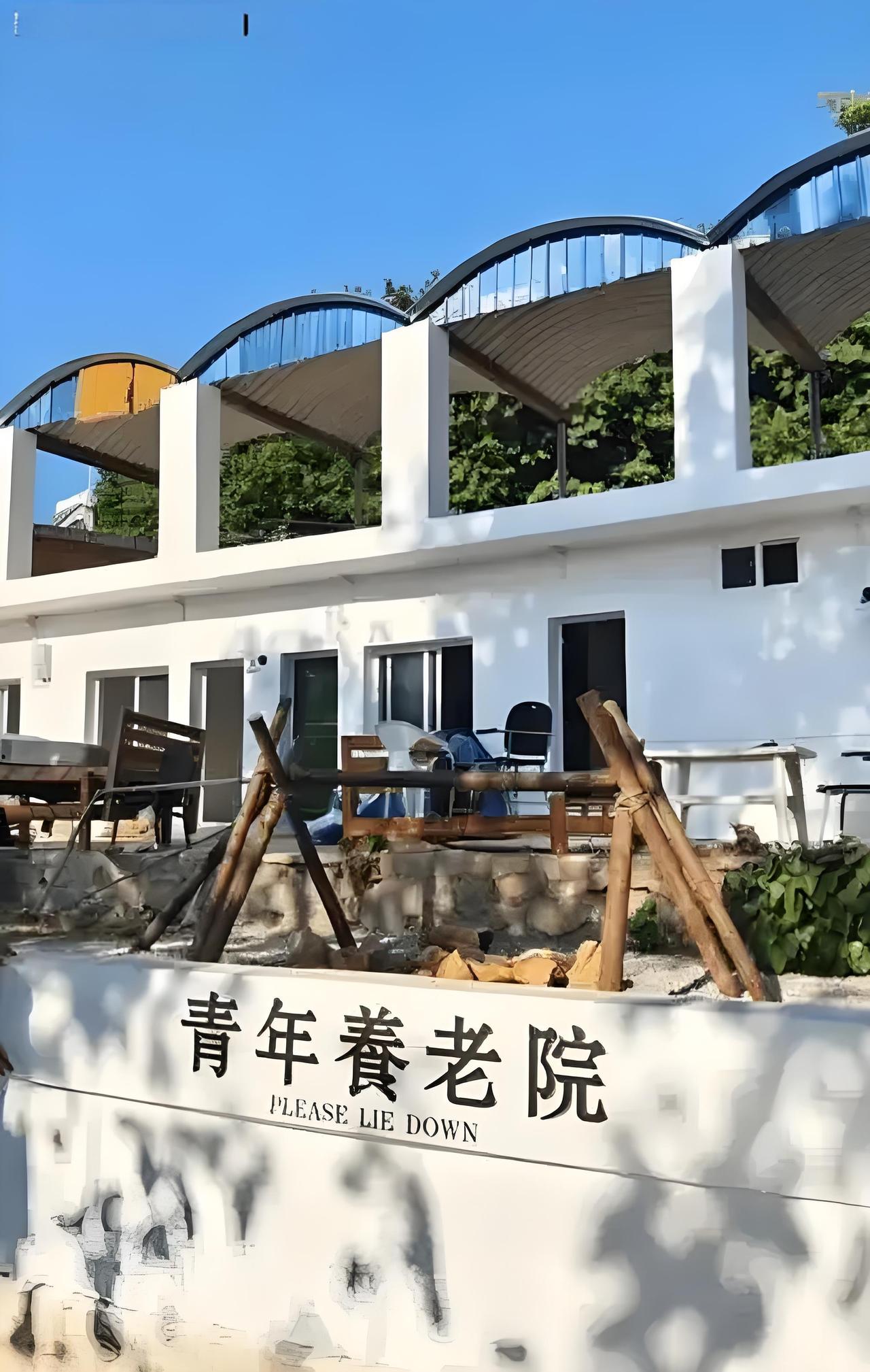 27岁女生月租1500元住进养老院：是无奈之举还是智慧选择？最近，一位27岁的