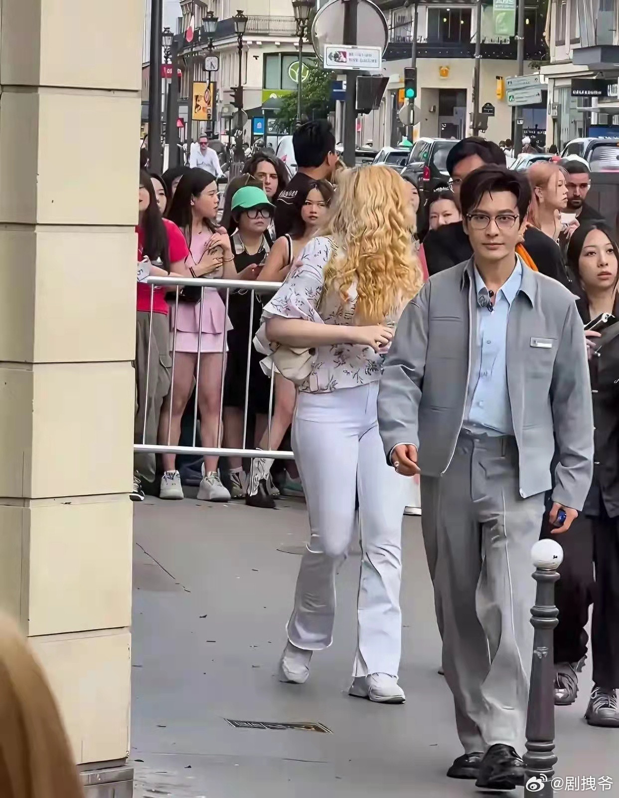 再热的天黄晓明也放弃不了他的大头战靴！他的偶像包袱到底有多重？​​​
