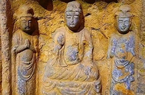 1981年，徐州一收破烂的老头，正在村里打转，突然，他看见一农妇家中神龛上，供奉