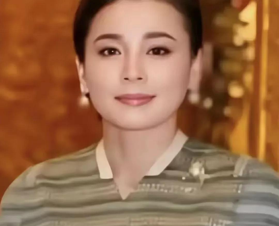 泰国的苏提达王后端庄美丽，笑容灿烂，一脸和气，可以说是全世界最美丽的王后吧。可