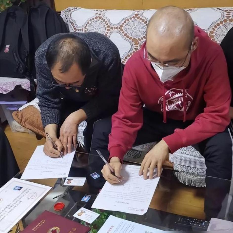 天妒英才，生命倒计时做出一个决定，让医生含泪肃立29岁的张迪，从寒门学子逆