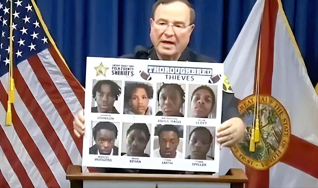 这事放在以前的美国还真不敢想，8个才14、15岁的黑人少年在佛罗里达州一家体育用