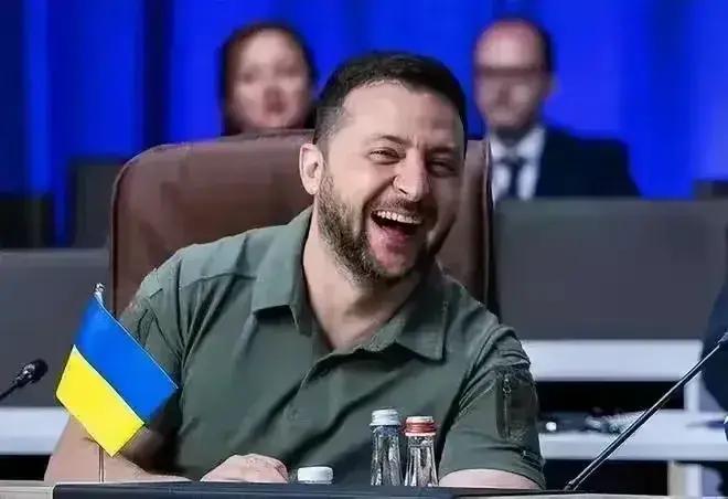 乌克兰又逮到大鱼了。据报道，俄武装部队作战训练部门负责人萨尔瓦罗夫在莫斯科发生的