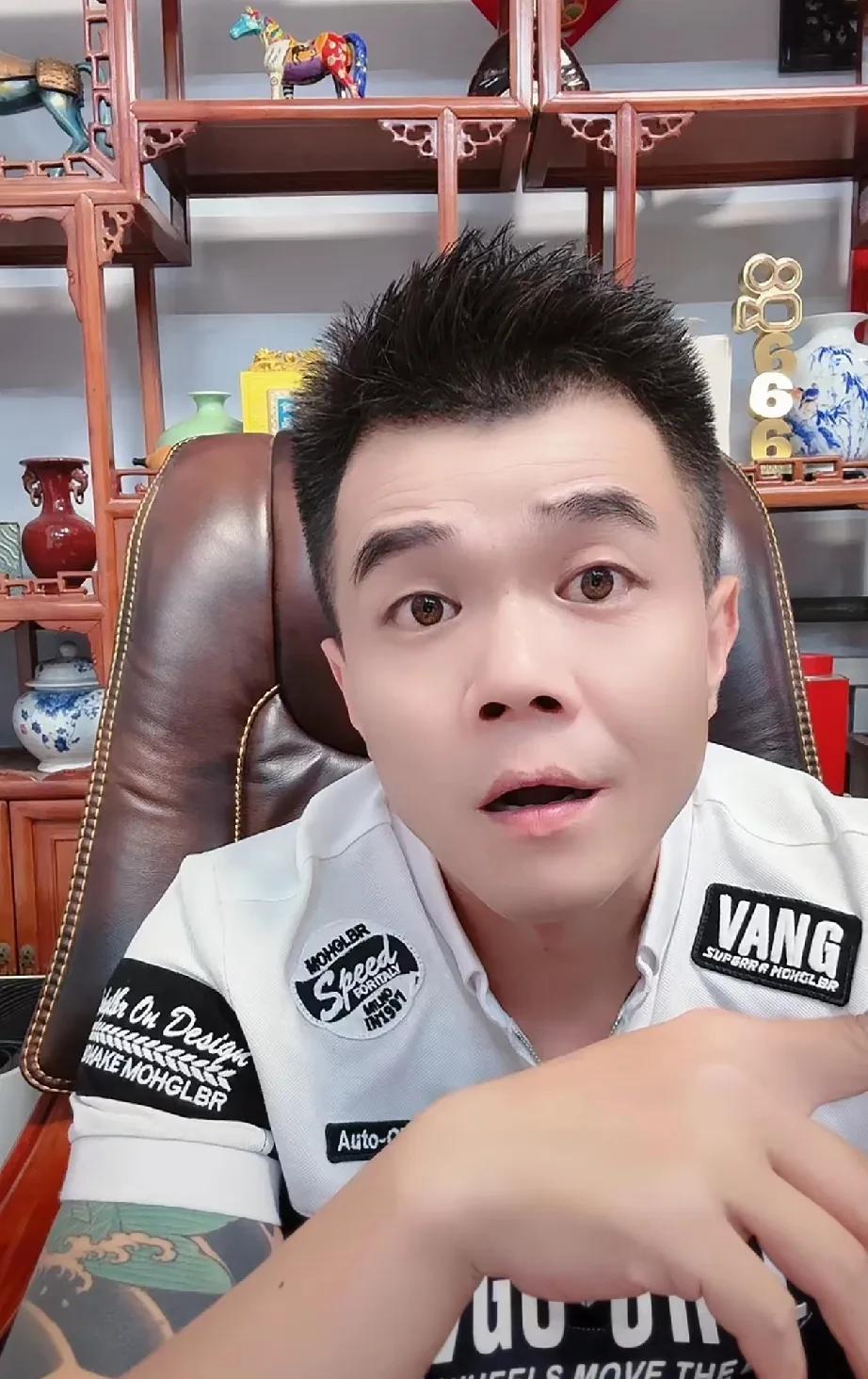 驴家小胖称老葛办活动上车一款一千多的手机，直播间200万人却卖了三百多万单，一天