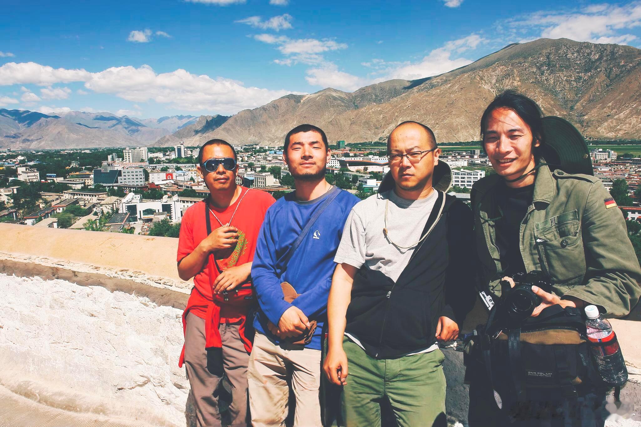 窦唯当年出发采风去西藏的路上老照片