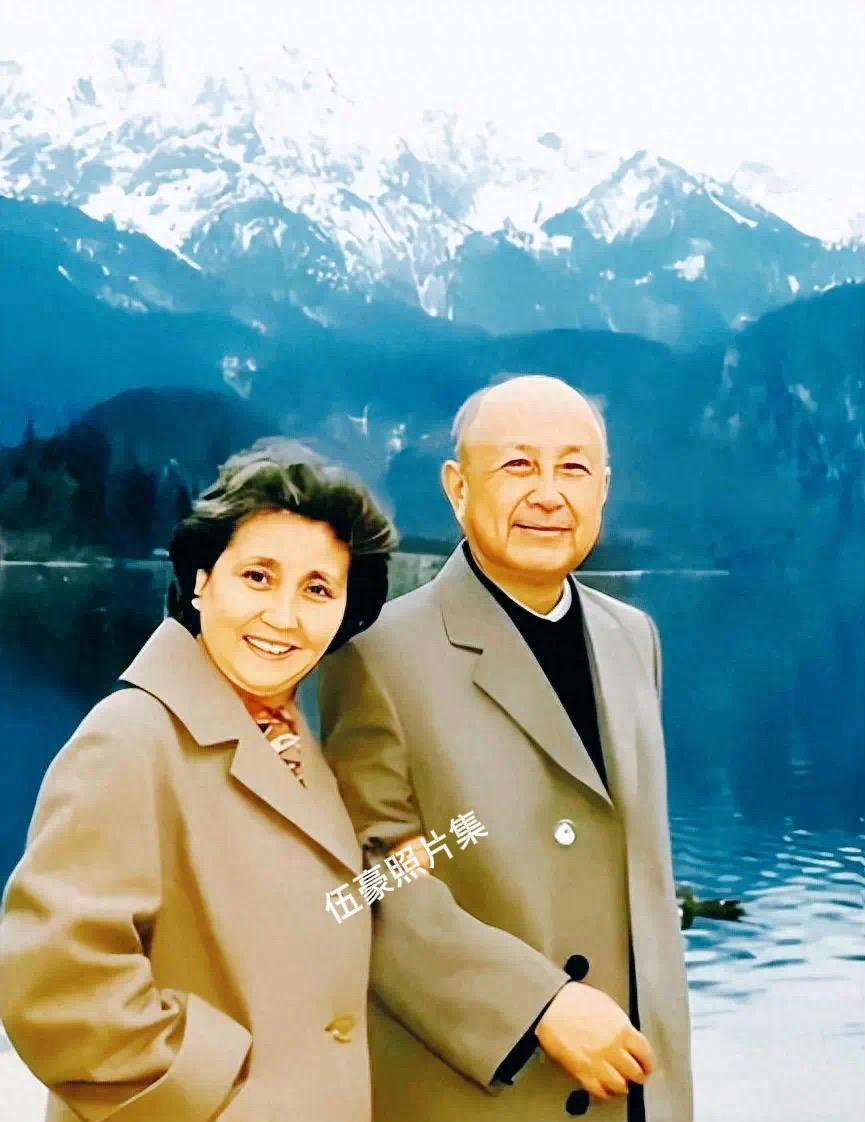 1987年，晚年的钱学森与夫人蒋英在德国黑山风景区的合影。早年间，钱学森的时间几