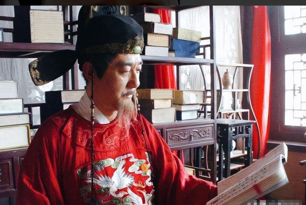 明末，魏忠贤用铜锤，砸碎杨涟的肋骨，又用钢钉做刷子，刷其全身，惨叫声连连！“土囊