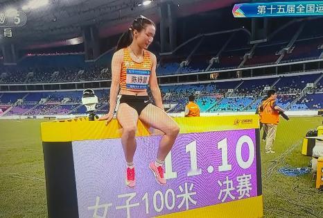 梁小静与葛曼棋恐怕都追不上，陈妤颉11秒10冠绝全场，无愧天才少女称号只要科