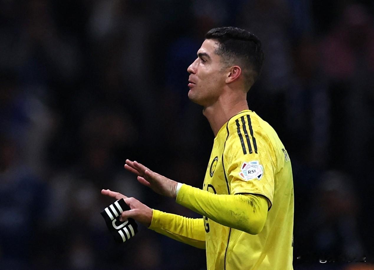 C罗罢赛成真！！！在利雅得胜利与利雅得体育的比赛中，C罗未出战，现场利雅得胜利球