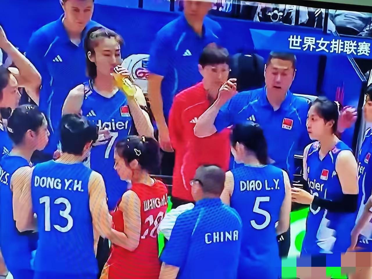 今天，中国队与伊朗队、泰国队与日本队的半决赛时间有变。球迷朋友们一定要看好时间，