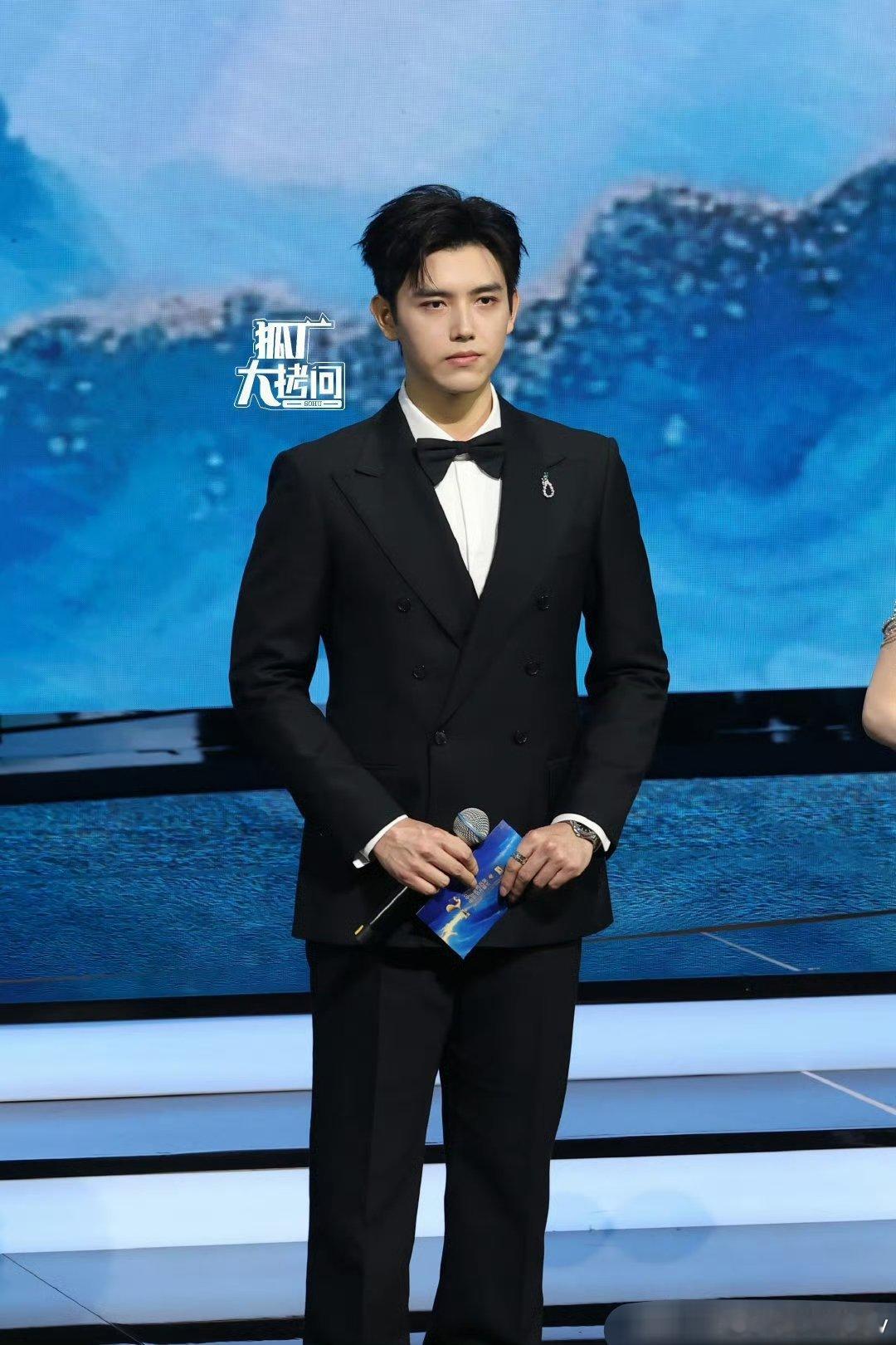 阿瑟很帅，但是还是在演员赛道深耕吧