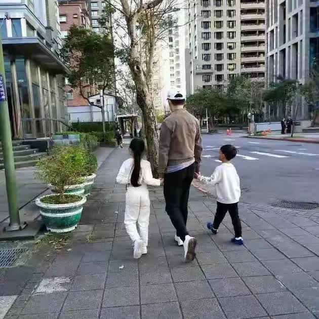 湾湾家那套著名的大豪宅这么久了，还是没有卖出去，只能走法拍了。这套曾经满