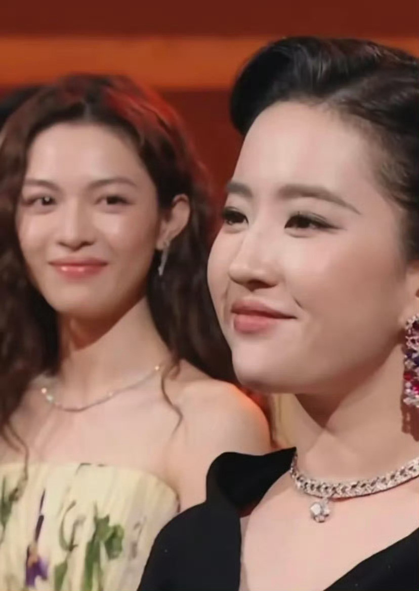 她、她、她美好的女性凝视就是如此吧🥹
