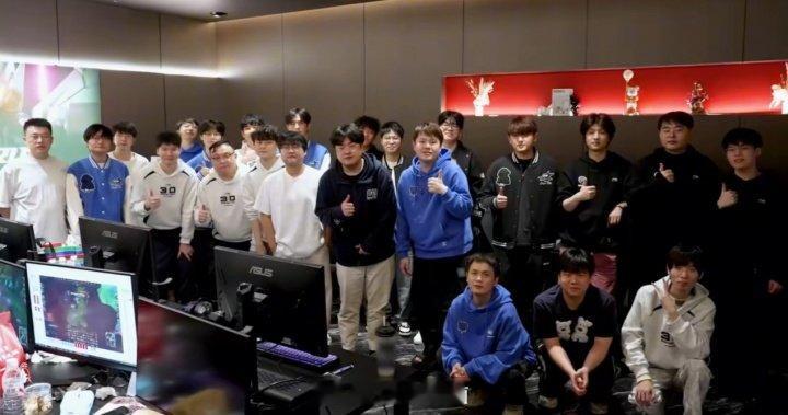 清！S15陪练团大合照：ELK、Shad0x以及Bigwei在16强后疑似化身陪