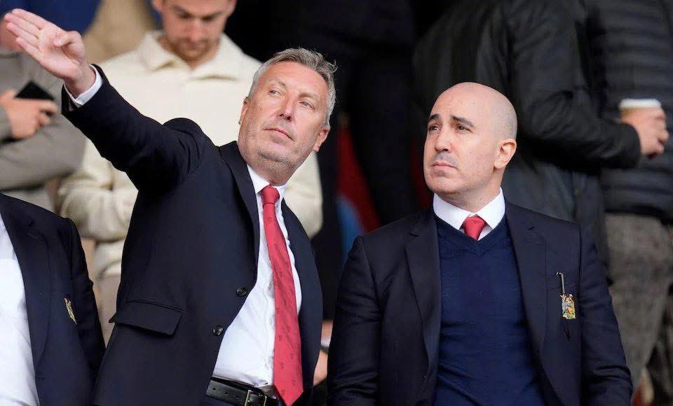 📢据天空体育记者RobDorsett报道："曼联尚未与任何外部候选人就夏季