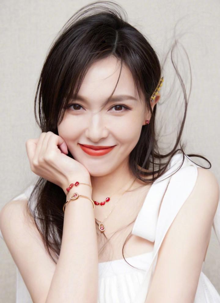 唐嫣也是个狠人其实早早的，就在给自己做打算了很多人可能不知道，早在2年前，她