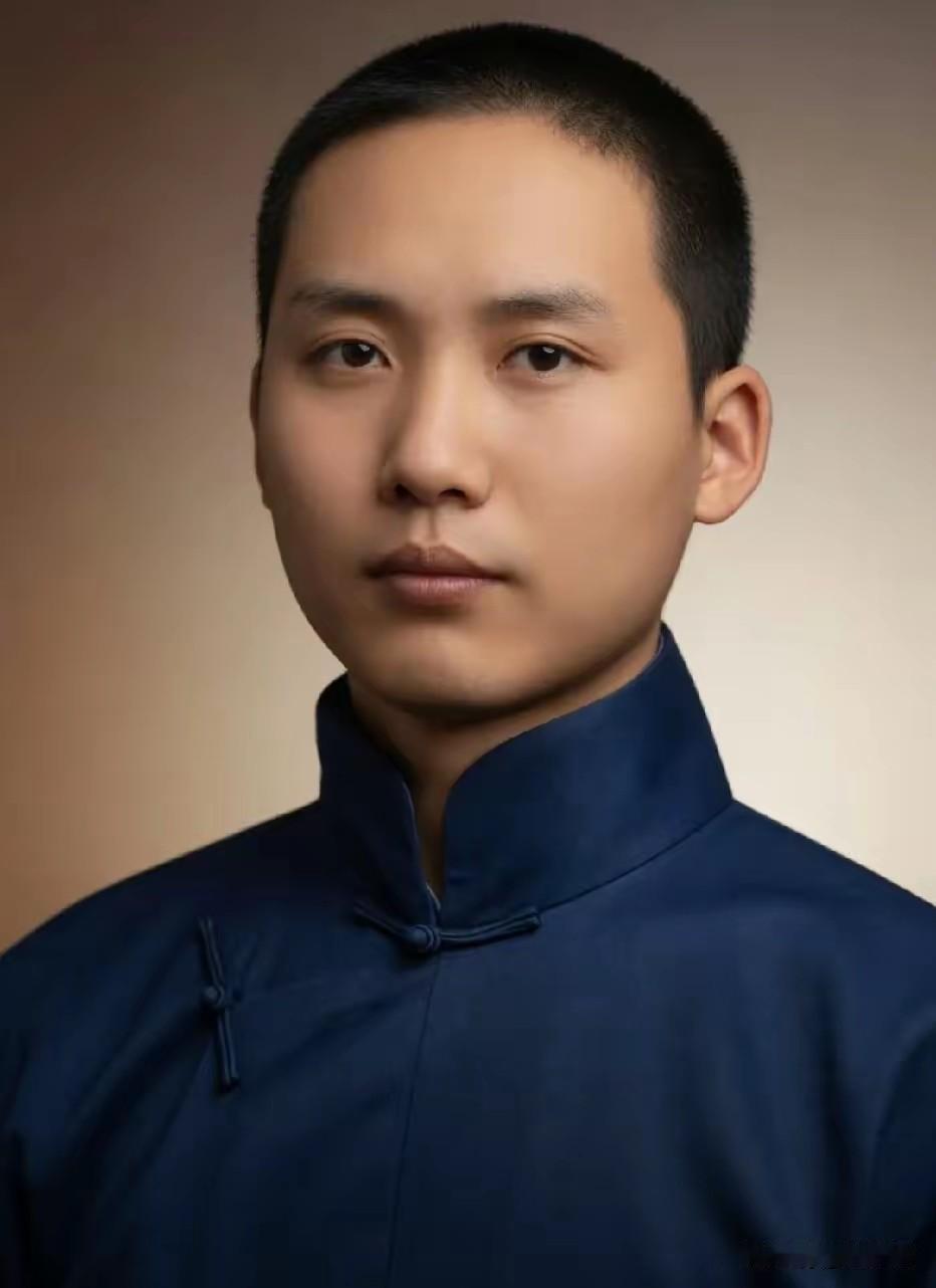 我是毛主席的忠诚崇拜者，是毛泽东思想的坚定信仰者。但是，我坚决反对在网上进行类