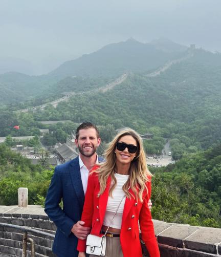 回到美国，特朗普儿媳大谈中国行：太震撼了！特朗普儿媳劳拉结束访华返回美国后，多