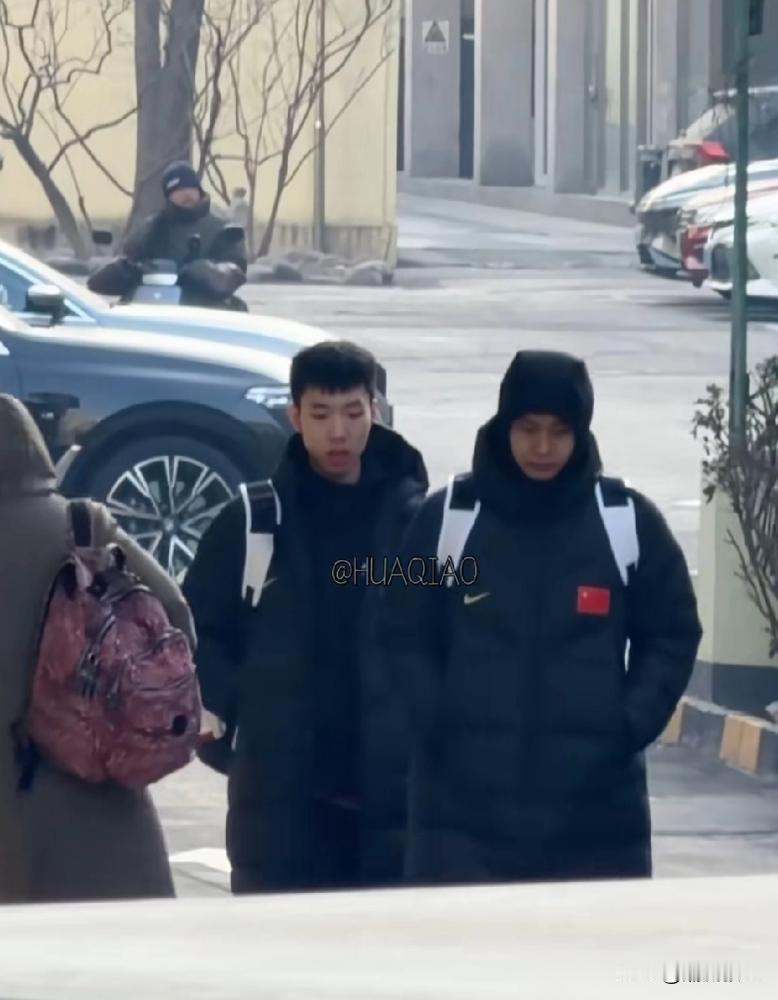 都先别骂了。那个曾经张扬跋扈的赵睿，这次，可能真要把自己交代在球场上了。