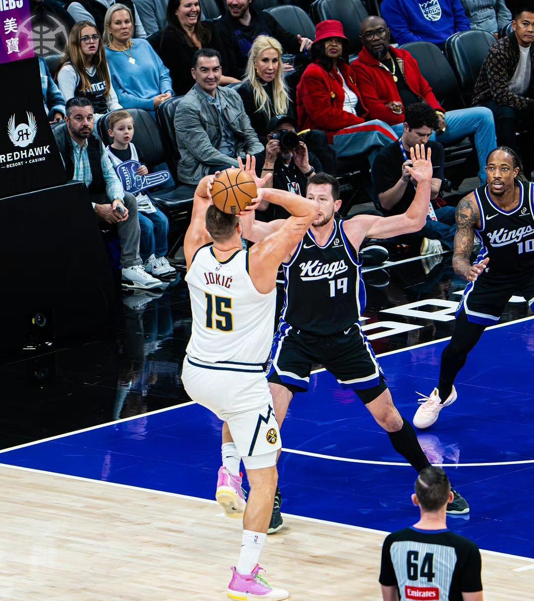 差距碾压！约基奇高效统治，东契奇浪投刷分难堪大用这就是顶级巨星与数据刷子的天壤