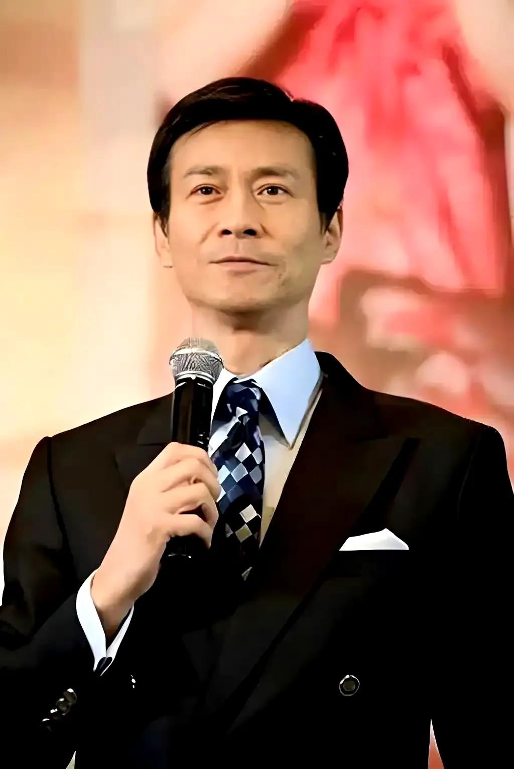 79岁郑少秋官宣退休!2026年3月24日农历生日当天，79岁的香港传奇演员郑