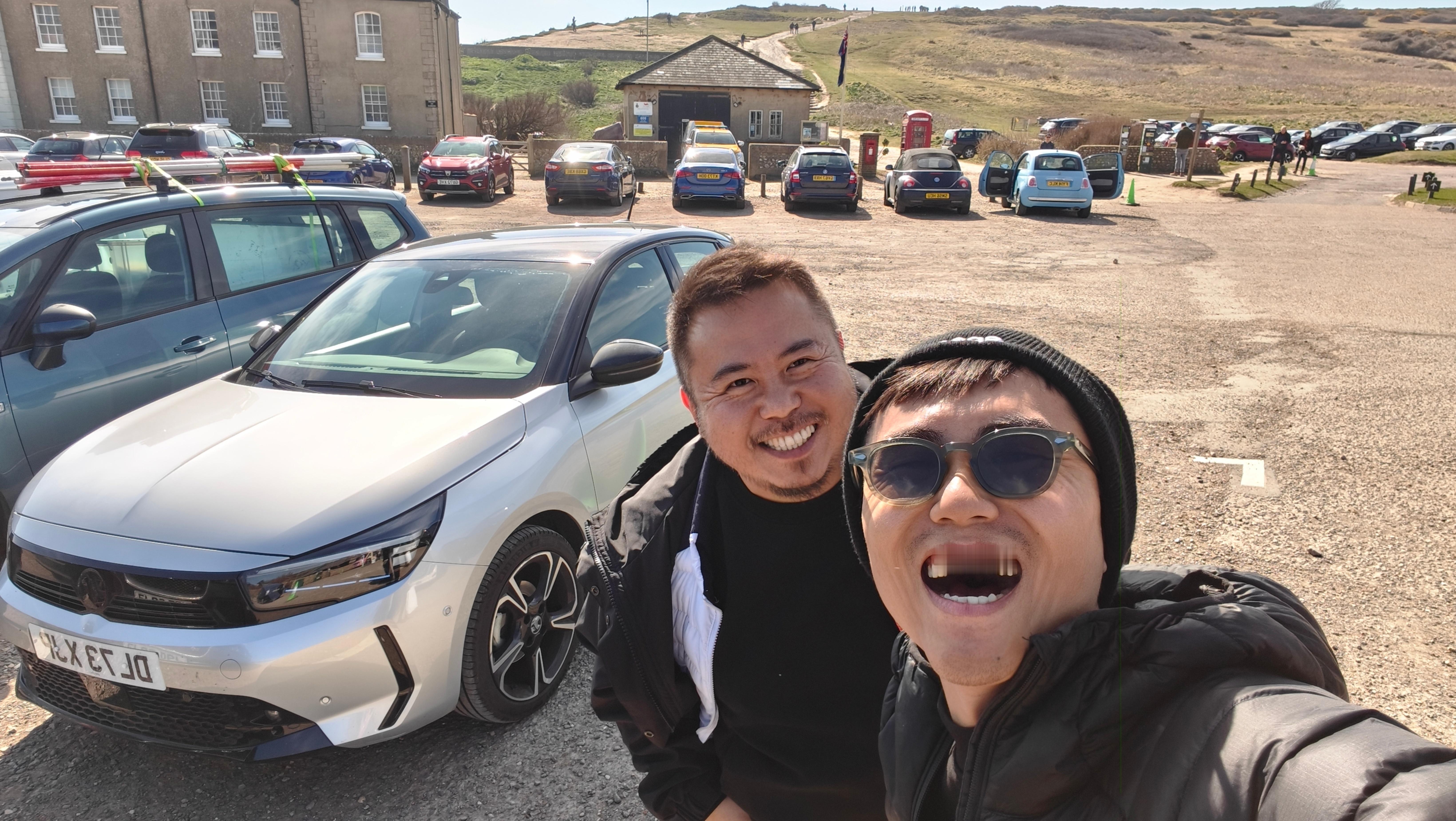 天气超好，租了一台不知道什么牌子的车，去海边瞎溜达~~​​​