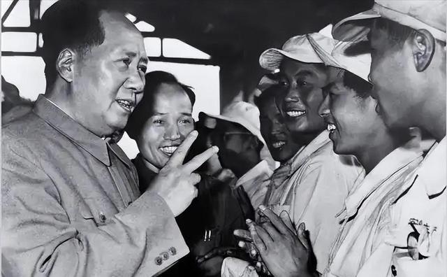 尽管毛主席享年83岁，健康专家却指出：其实毛主席不符合长寿条件毛主席1893年