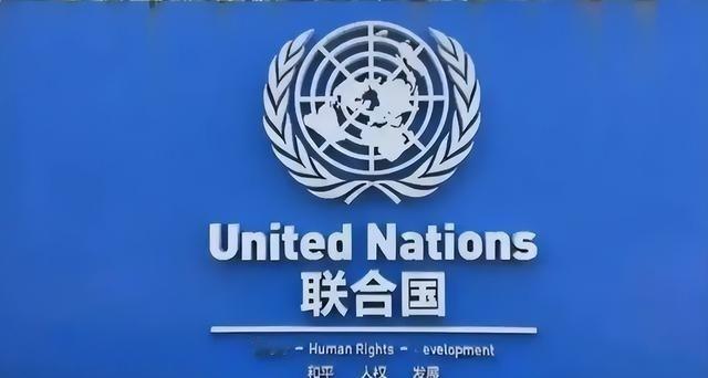 当联合国高官流畅切换四国语言，却唯独没有中文时，中国代表孙磊大使没有愤怒指责，而