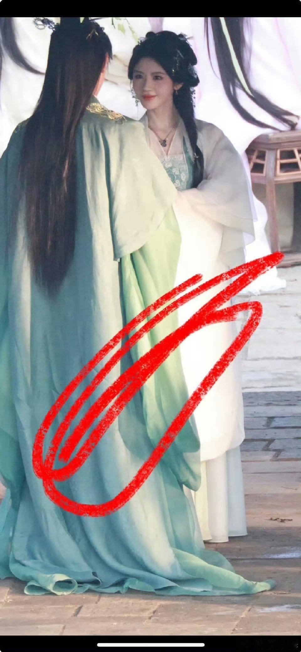 鞠婧祎和肖燕搭戏好开心！为数不多的露齿笑！爱看多搭！​​​​