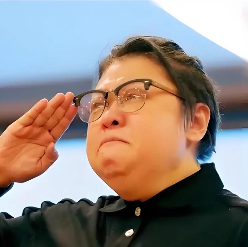 2015年，主持人曾问韩红，“你想过生一个孩子吗？”，韩红说，“想过，在我39岁