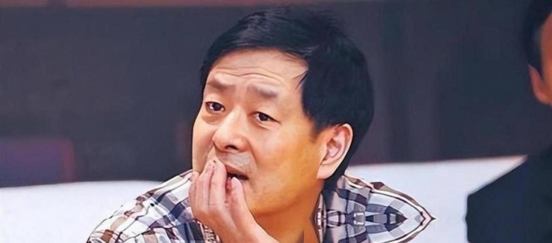 凌晨一点的北京，如果你推开东城区某栋老楼的一扇门，可能会看到极其心酸的一幕。一