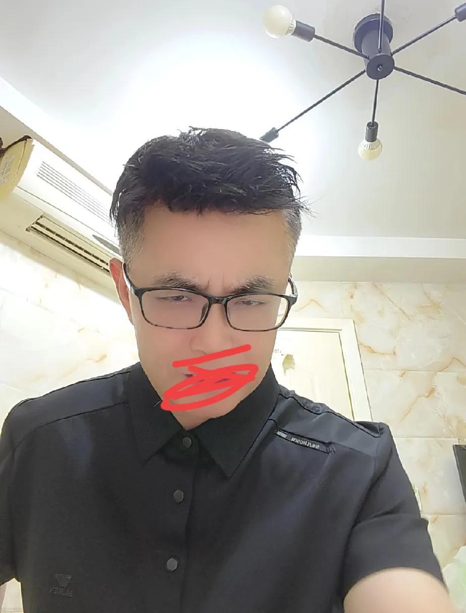 那些外号都不能说了，准备诉12个主播，穷疯了吧。当初圆乎乎诉了很多主播，准备要
