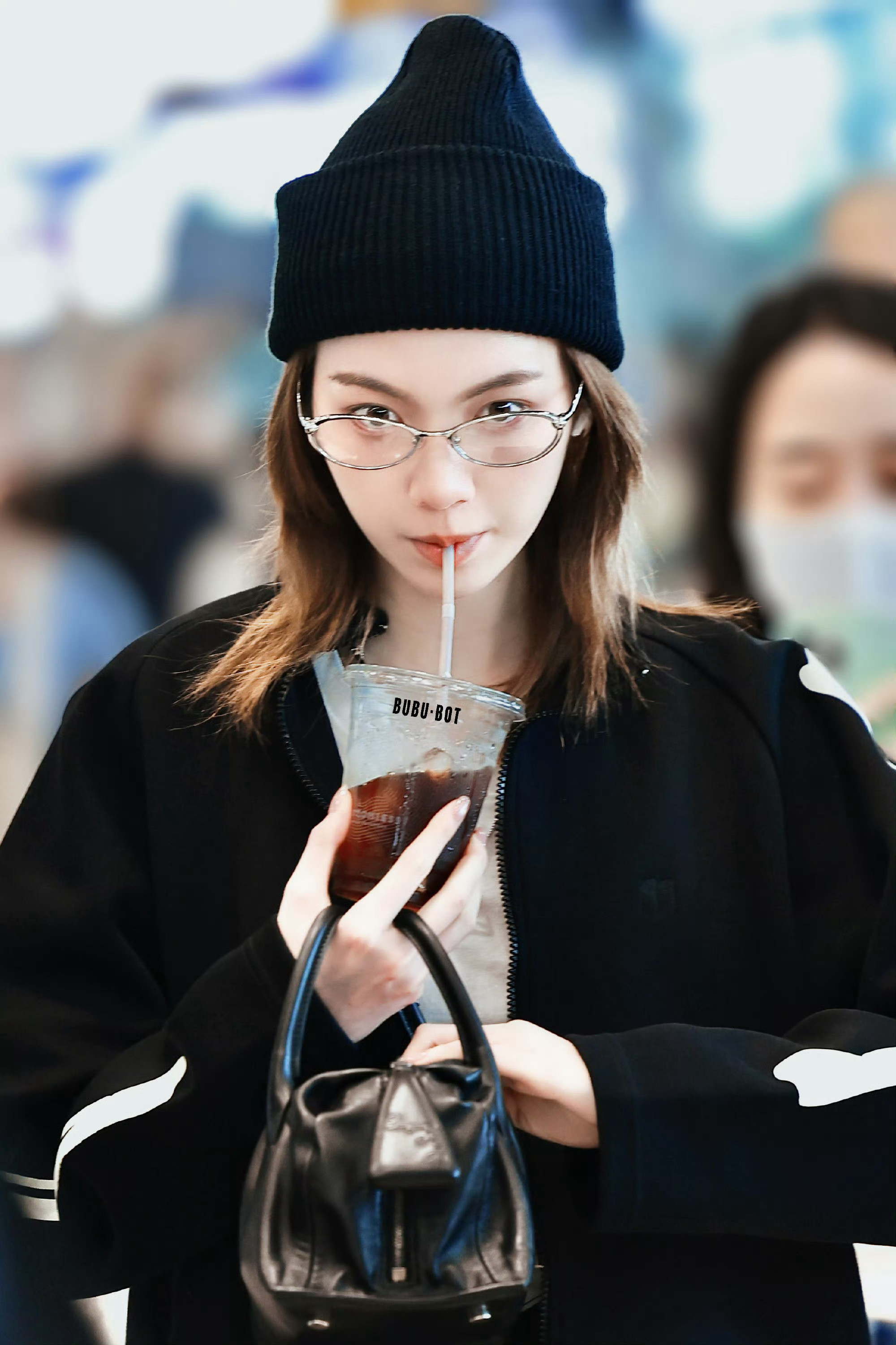 邝玲玲、Orm出发新加坡参加见面会，一切顺利