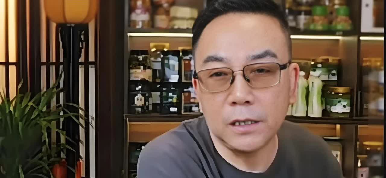 杨议高考送祝福闹笑话，跟郑好不可同日而语！高考前夕，“海河艺术家”杨议老师，