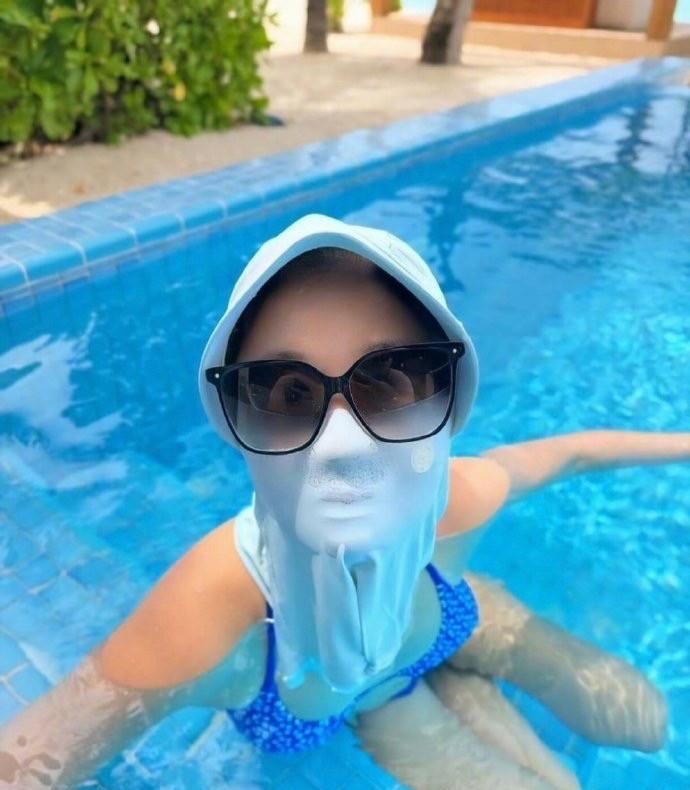 谁刷到林心如的海边比基尼照了？我一整个被惊艳住！都快50岁的人了，这状态简直逆天