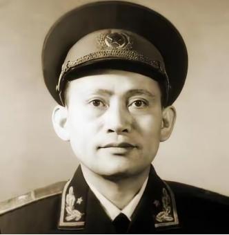 ☁1952年，开国少将甘思和外出考察，一个老部下找到他，说：“原冀鲁豫军区