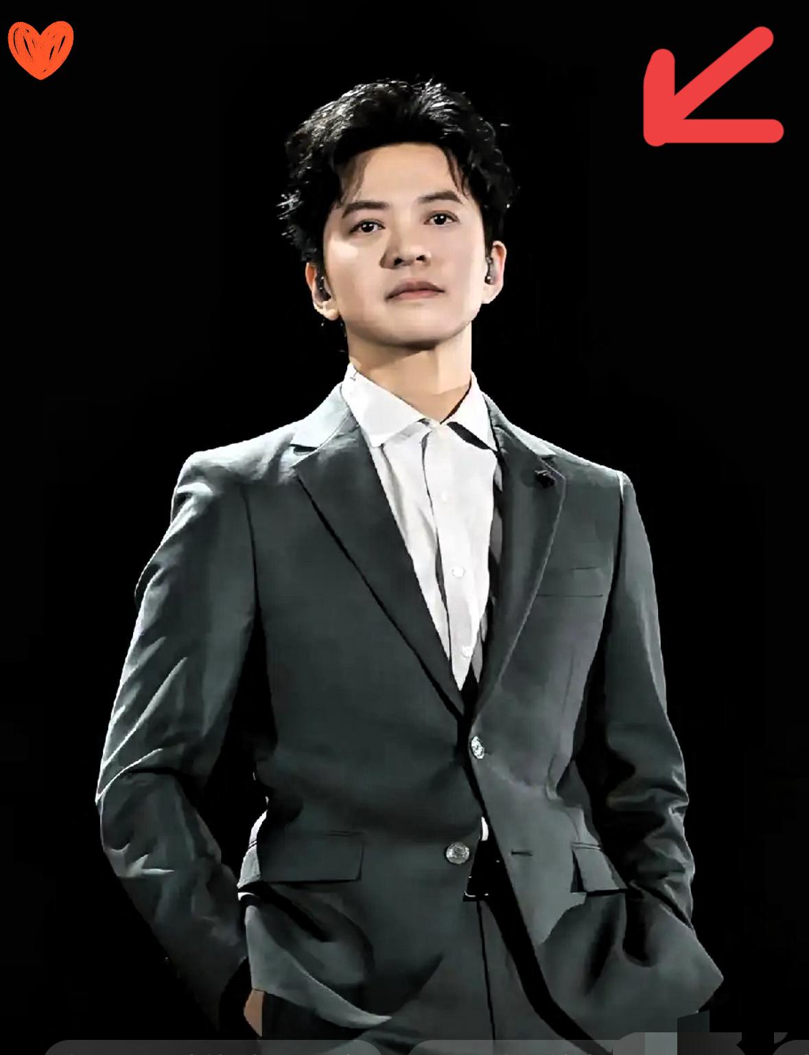 主持人问李健：“圈内你觉得和谁最聊的来？”李健说：“没有最聊的来的吧，但我还挺喜