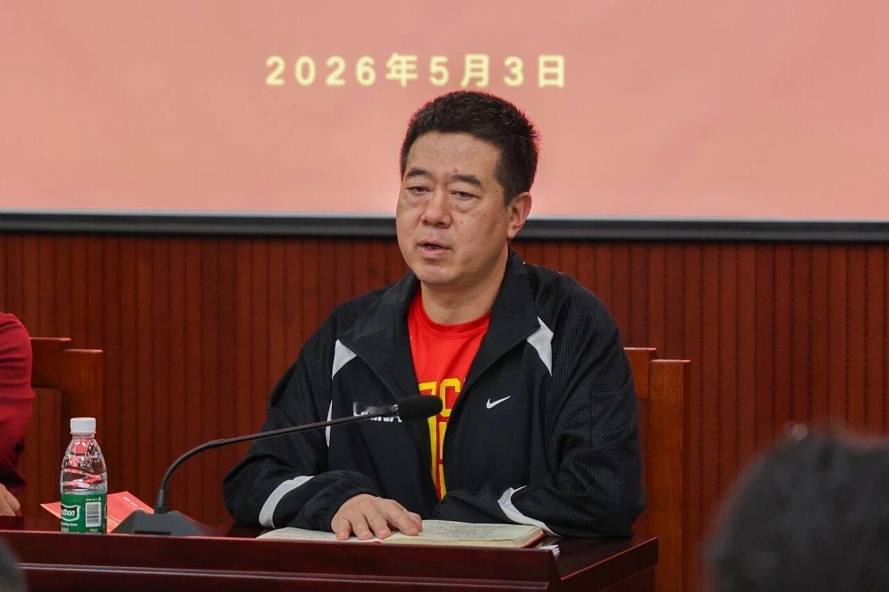 我认为中国篮协对国家女篮其实很矛盾为什么我这样说呢？因为从2025年官宣