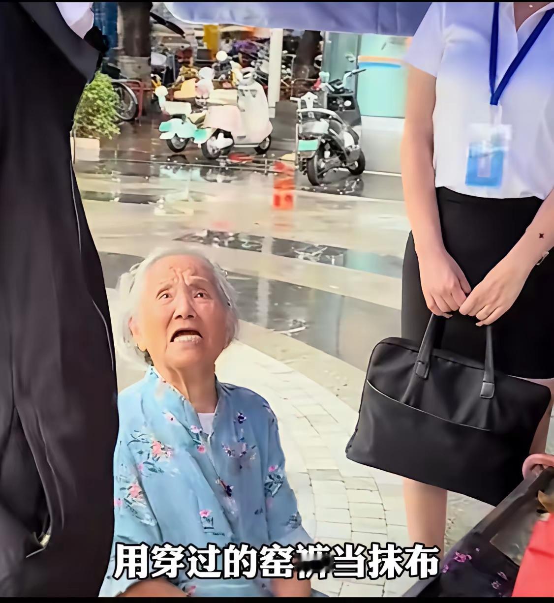 网友总结了成都老太蛋烘糕缺点，每一个点都让人恶心。首先不说老太的蛋烘糕，光是