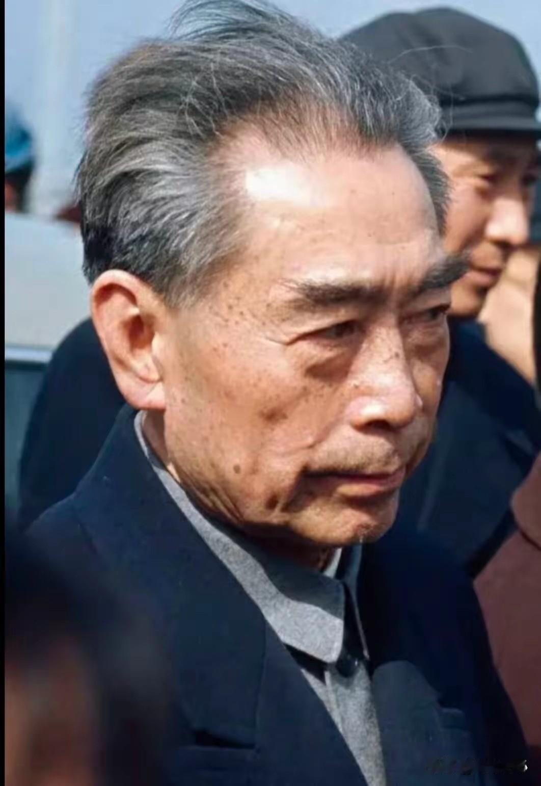 周总理提的唯一一次“搞特殊”，私下里总理的一句话，让在场工作人员红了眼！晚