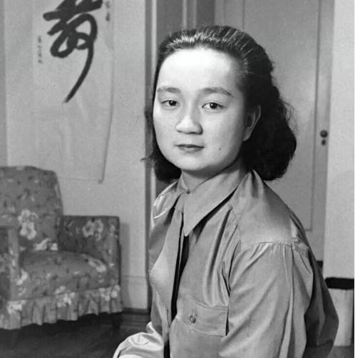 1971年1月19日，林语堂参加一个饭局，饭没吃完，噩耗传来，曾经和混混私奔后屡