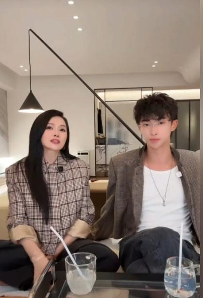 伊能静：儿子，说真的，我得谢谢你爸爸。这么多年，他一直好好保护你的隐私，这点我心