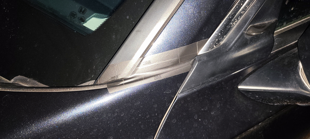 风噪优化3.0出去试了一圈。感觉还是这里会有风吹的声音。然后就在这里贴了一些黑