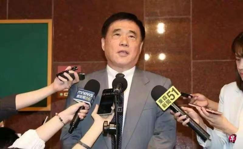 打道回府！郝龙斌太不应该了，一把年纪了还凑啥热闹，这下好了，把不败战神的美誉彻底