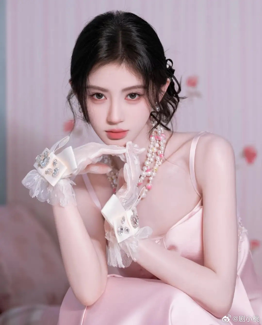 1.张杰直接起诉了他油腻舞台视频的博主，他很在意自己的形象，但除了唱功，他的动作