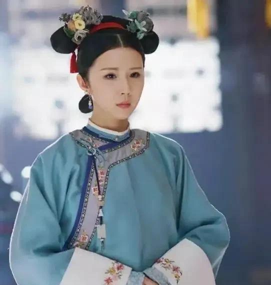 1685年，康熙路过辛者库时，见一宫女生得清新脱俗，便临幸了她。事后，康熙不但没