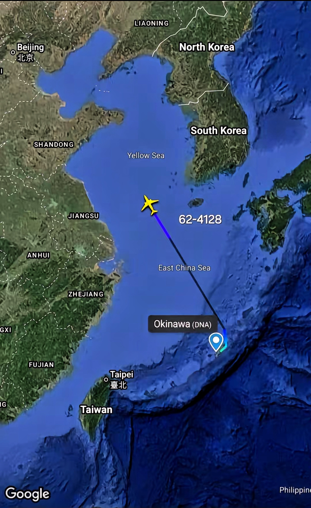今天一大早，美国空军一架专门用于弹道导弹发射观测的RC-135S从冲绳岛嘉手纳空