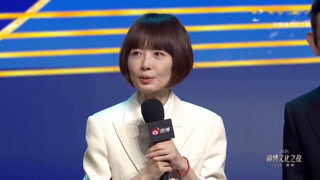 鲁豫说作为主持人不主持节目很奇怪微博文化之夜一句话道出热爱！鲁豫在文化之夜的发言