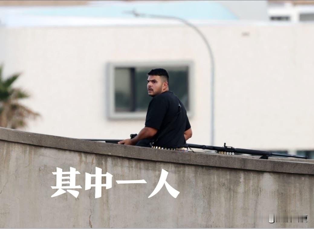 澳大利亚也未能幸免：今天悉尼的邦迪海滩遭遇两人组kb袭击。两人在远处，朝沙滩