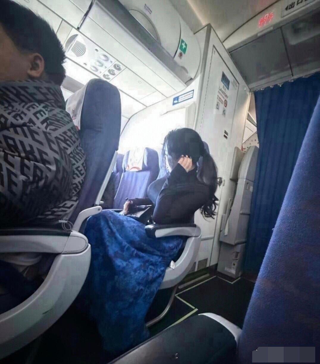 飞机上的美少妇，真正贵妇骨子里的贵气不是模仿而来